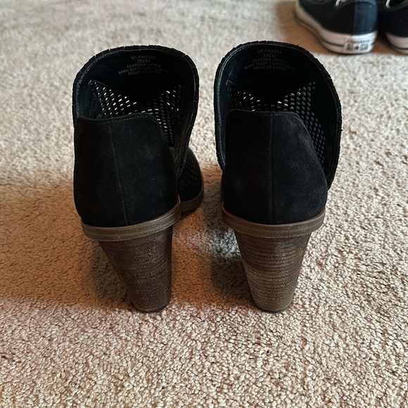 Vince Camuto chuck heel checkered peep toe velvet bootie- size 10 - Picture 5 of 7